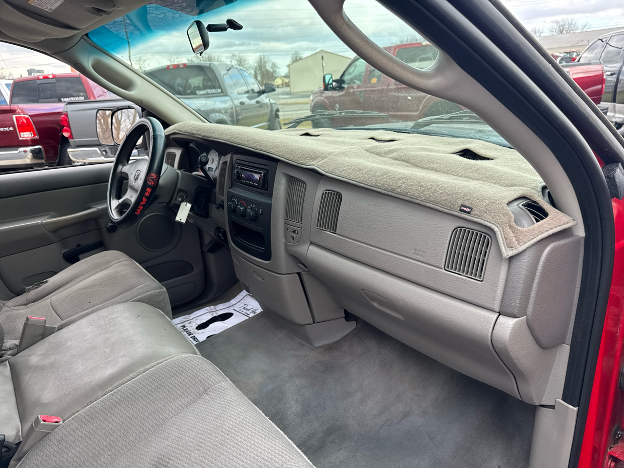 Dodge Ram 1500 2dr Reg Cab 120.5" WB ST 2003