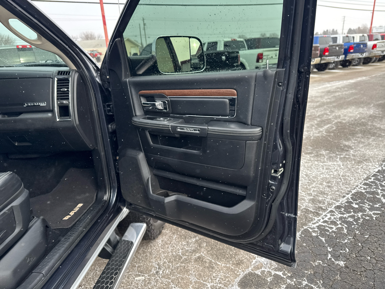 RAM 2500 4WD Crew Cab 149" Laramie 2014