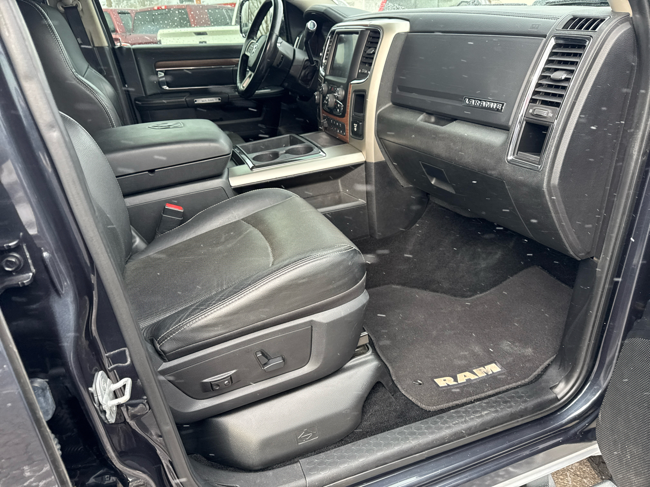 RAM 2500 4WD Crew Cab 149" Laramie 2014