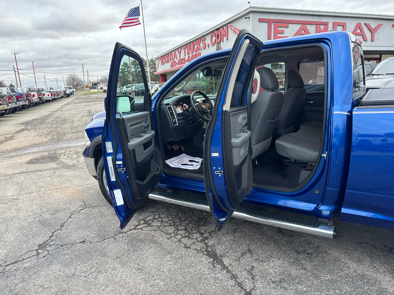 RAM 1500 4WD Quad Cab 140.5" Big Horn 2015