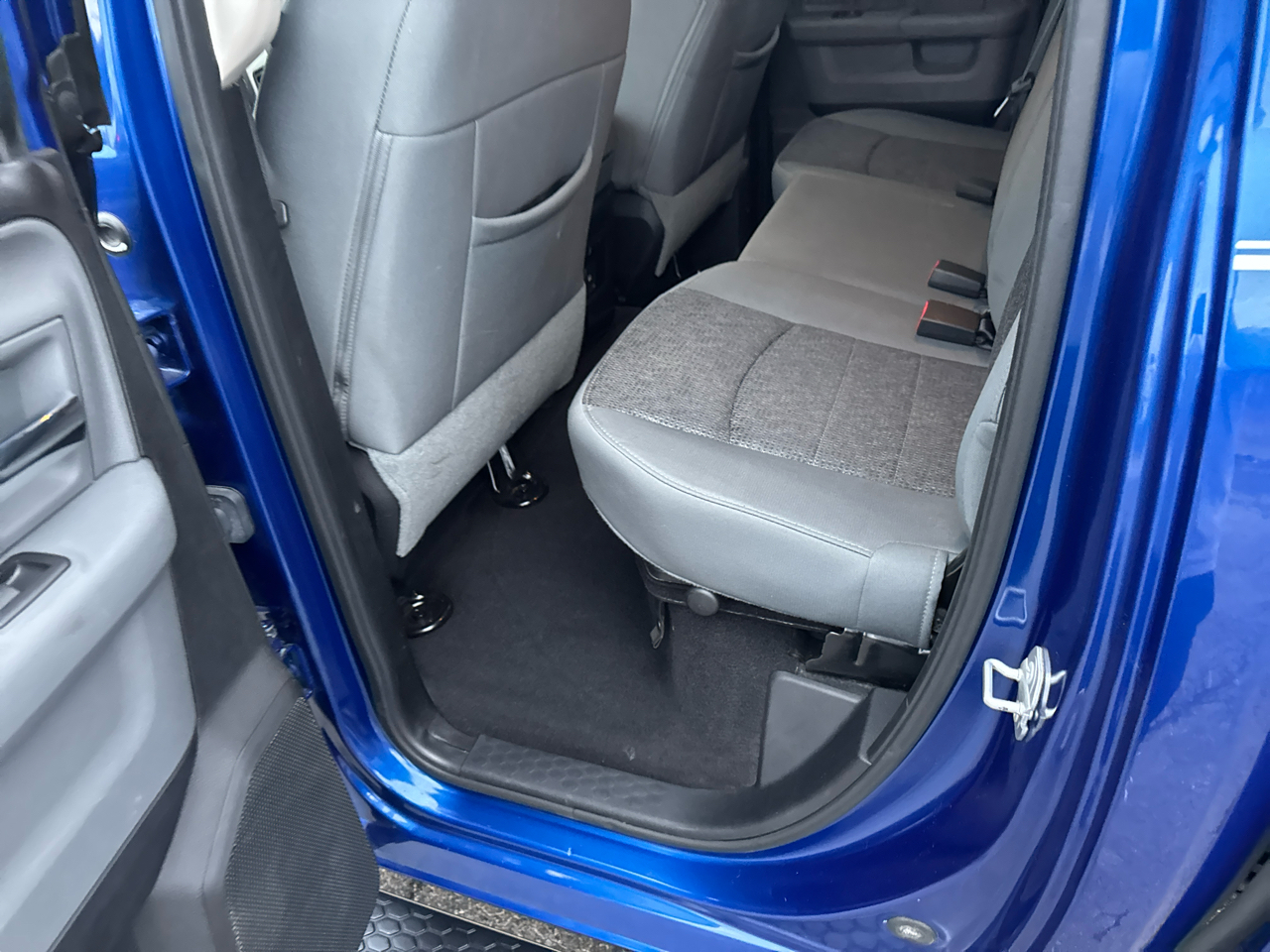 RAM 1500 4WD Quad Cab 140.5" Big Horn 2015