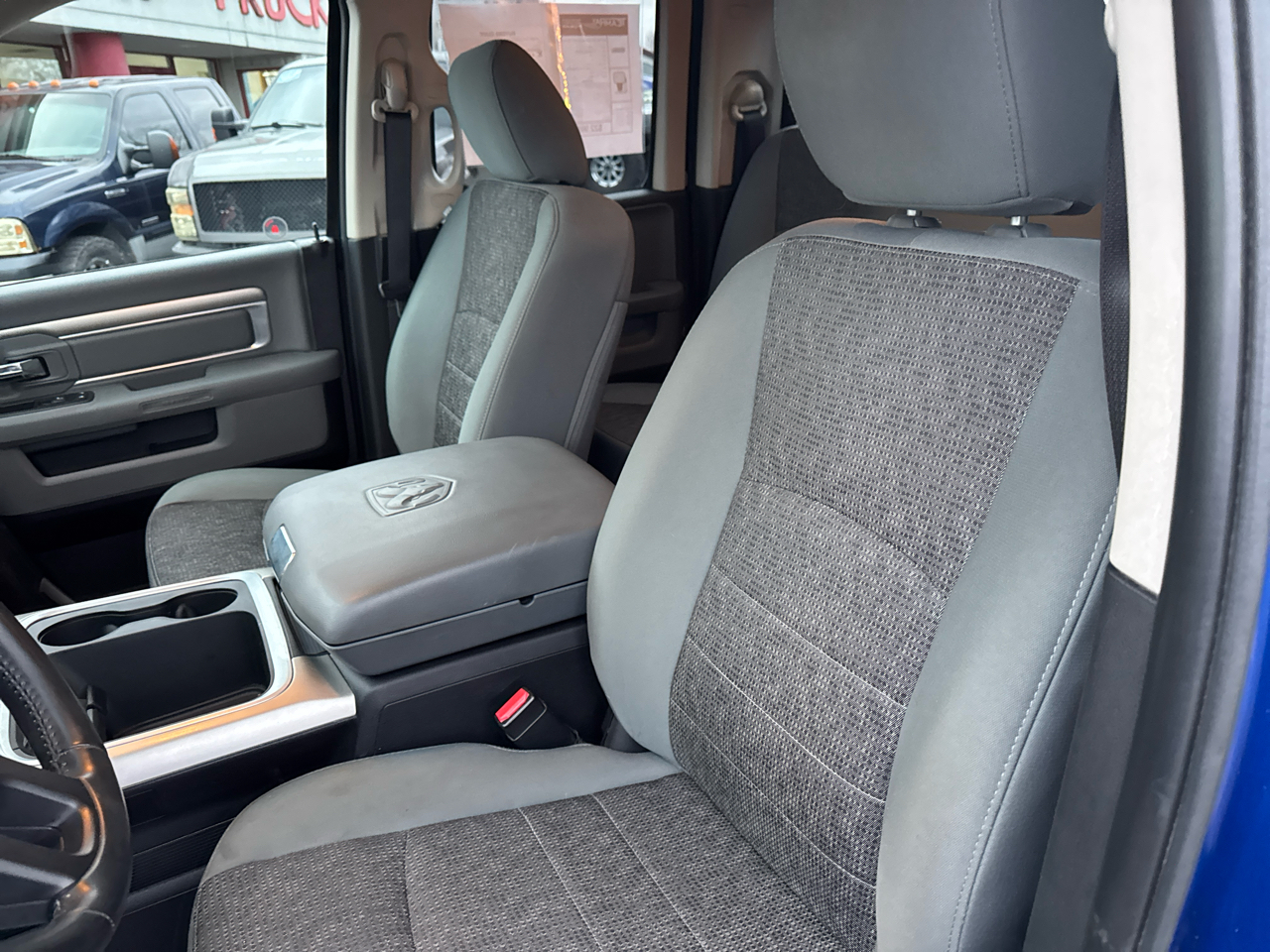 RAM 1500 4WD Quad Cab 140.5" Big Horn 2015