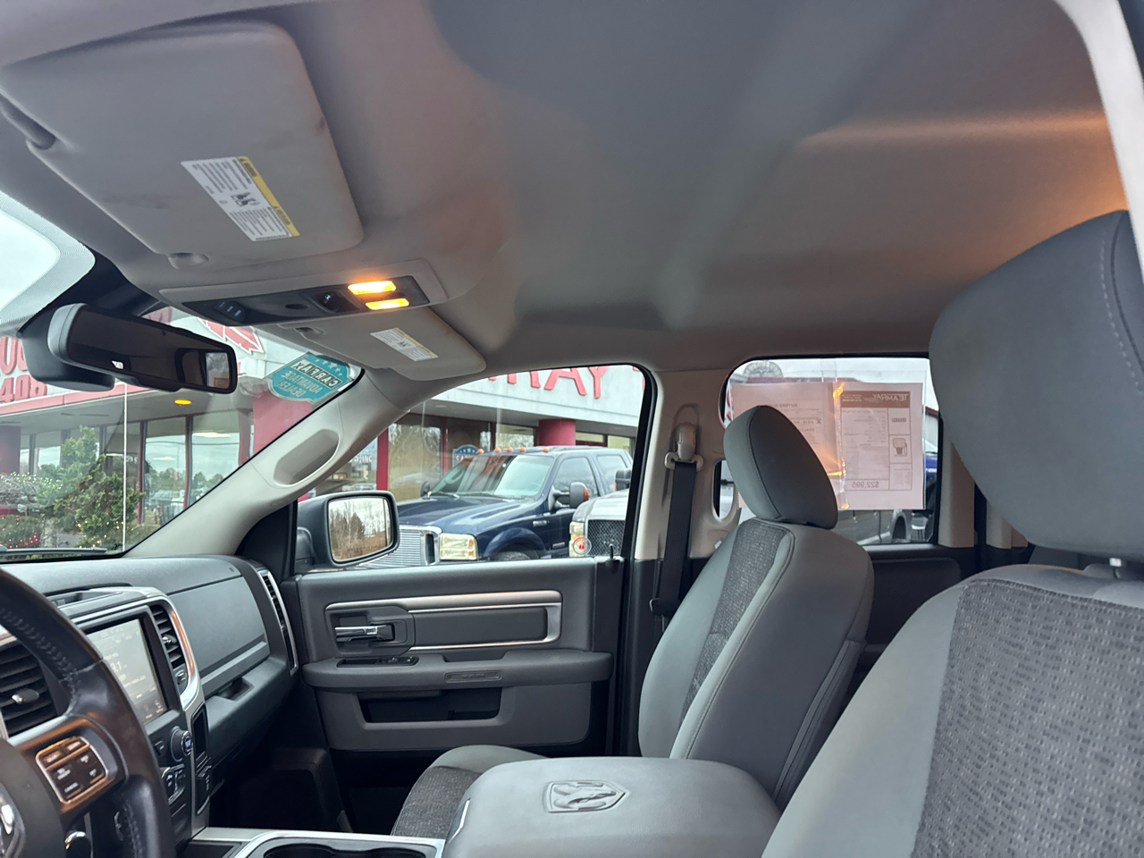 RAM 1500 4WD Quad Cab 140.5" Big Horn 2015