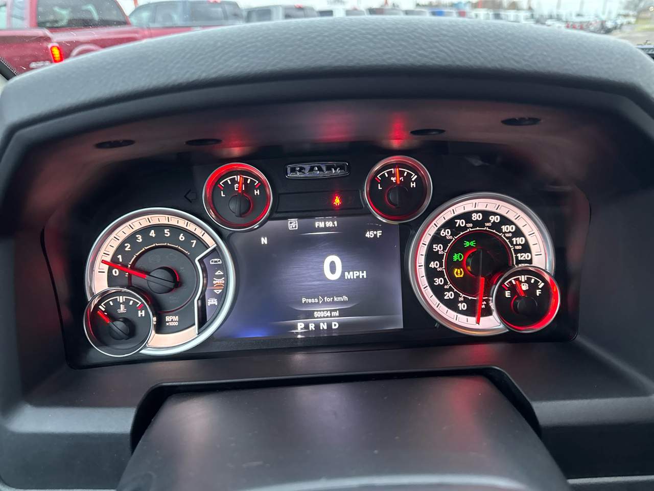 RAM 1500 4WD Quad Cab 140.5" Big Horn 2015