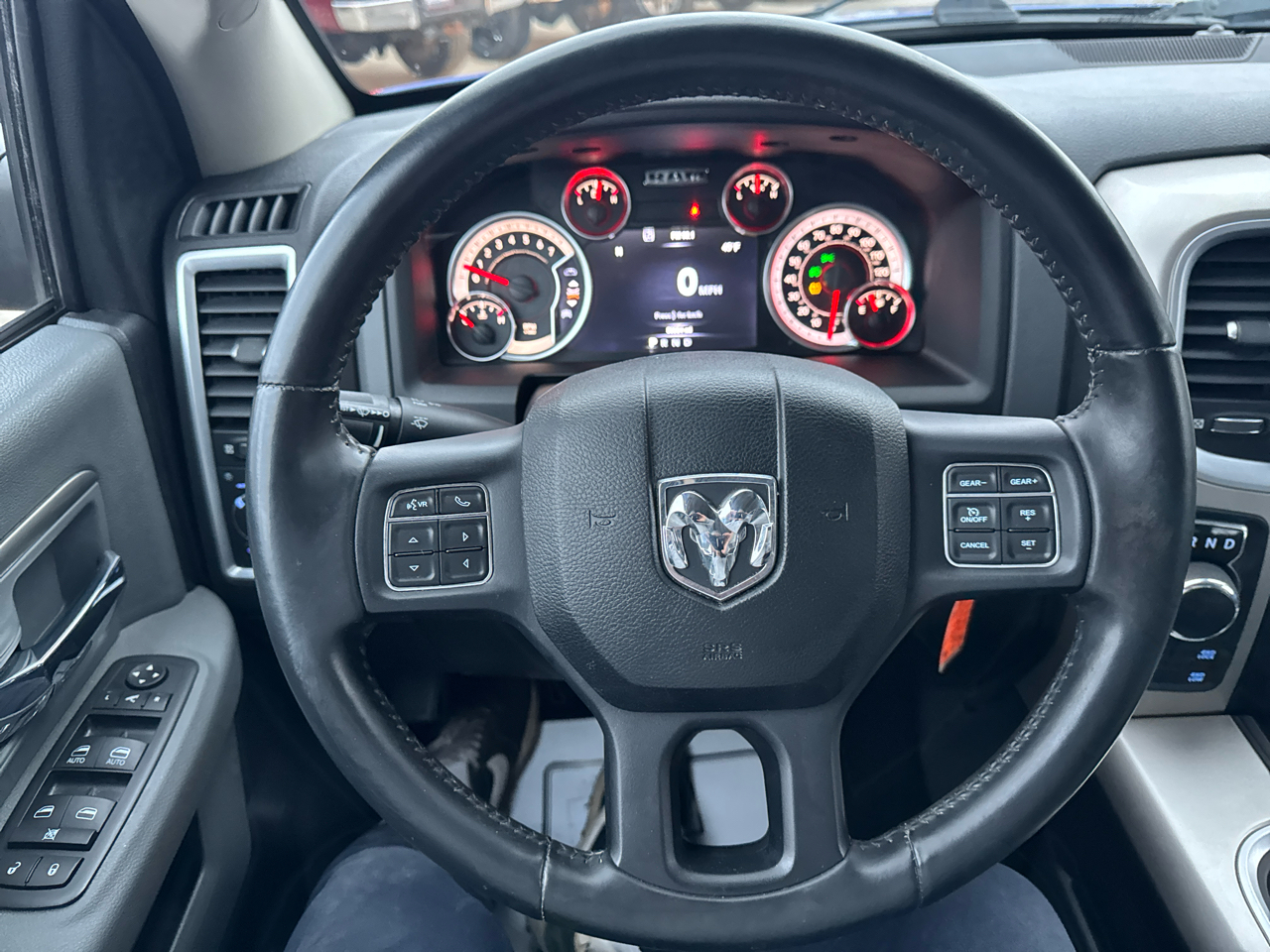 RAM 1500 4WD Quad Cab 140.5" Big Horn 2015