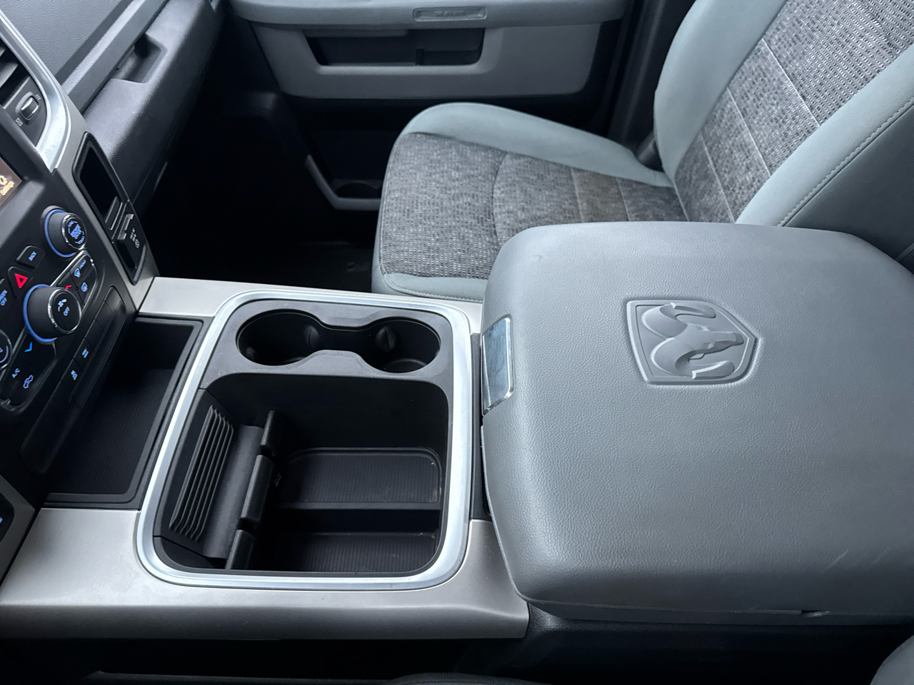 RAM 1500 4WD Quad Cab 140.5" Big Horn 2015