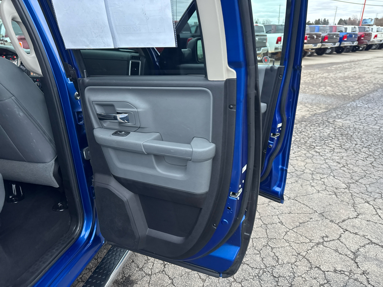 RAM 1500 4WD Quad Cab 140.5" Big Horn 2015