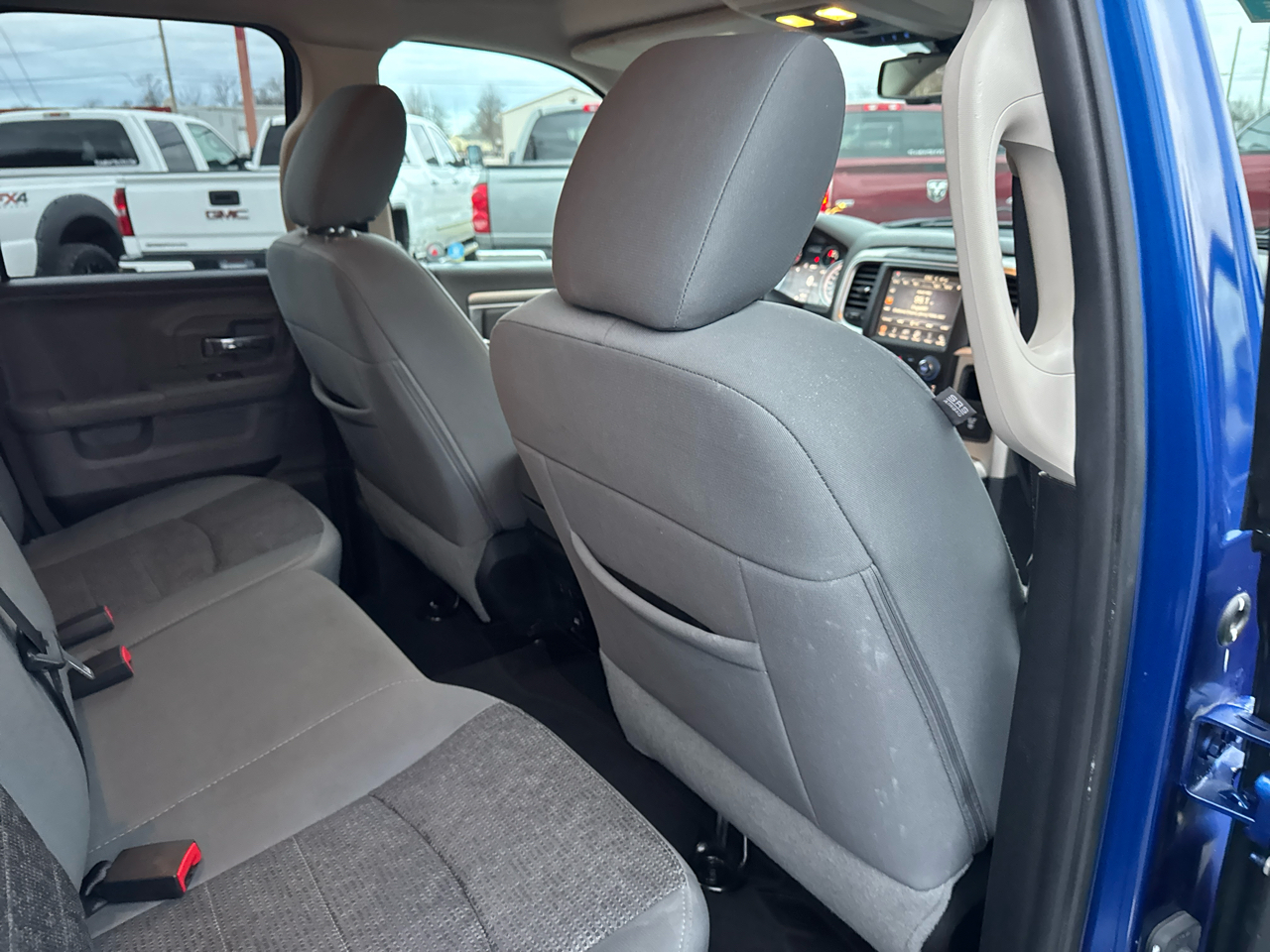 RAM 1500 4WD Quad Cab 140.5" Big Horn 2015