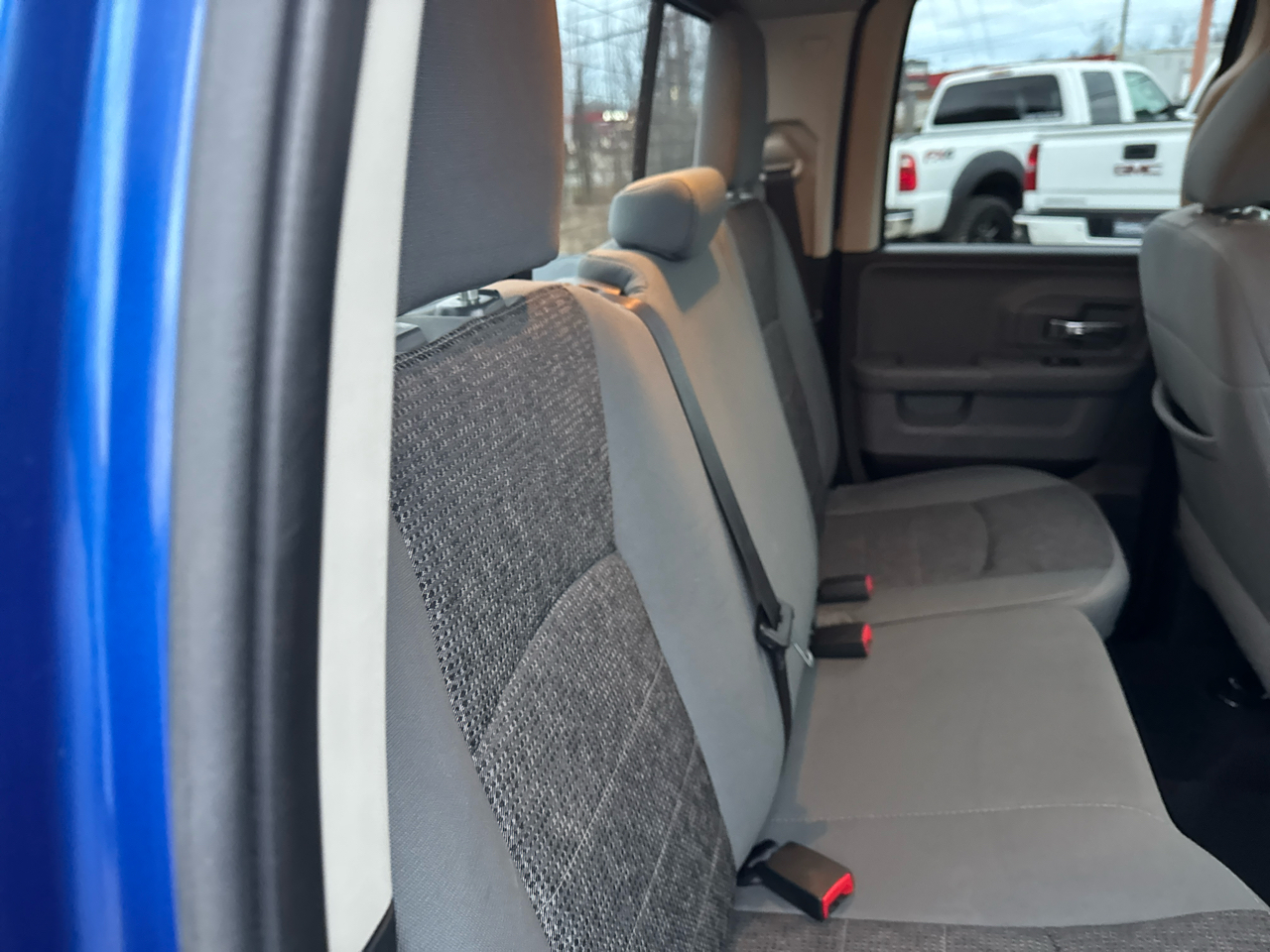 RAM 1500 4WD Quad Cab 140.5" Big Horn 2015