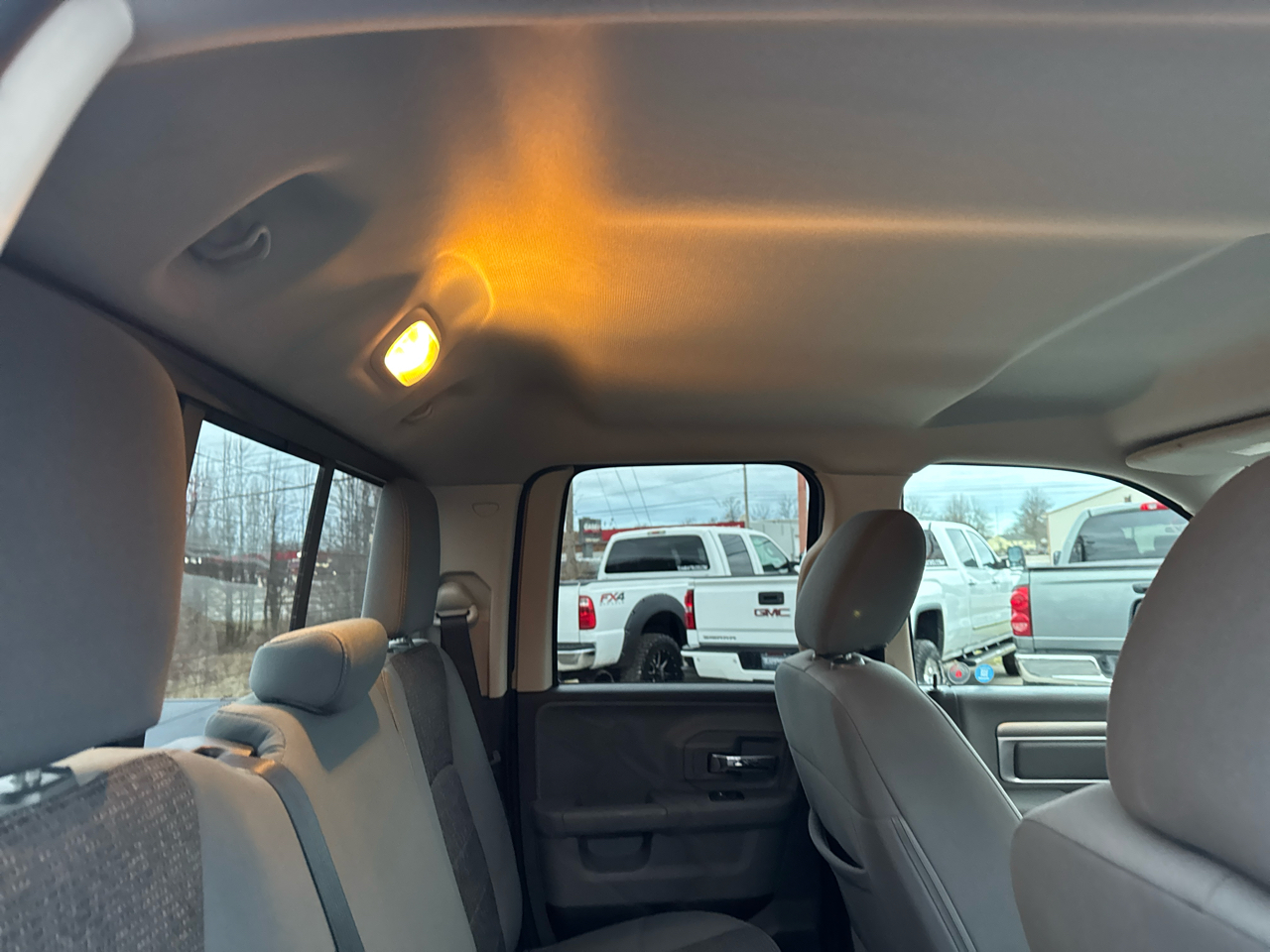 RAM 1500 4WD Quad Cab 140.5" Big Horn 2015