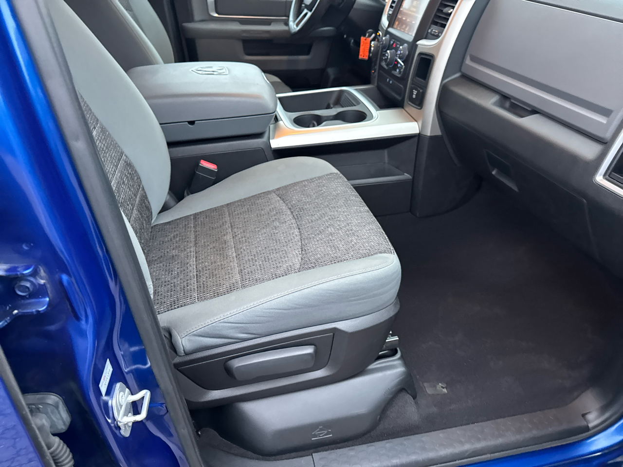 RAM 1500 4WD Quad Cab 140.5" Big Horn 2015