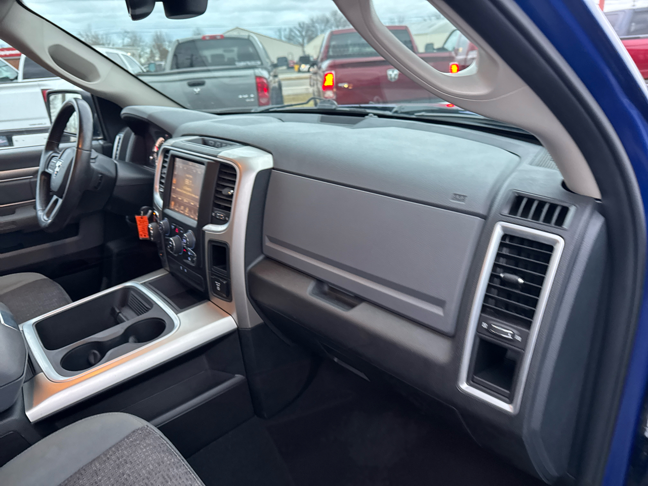 RAM 1500 4WD Quad Cab 140.5" Big Horn 2015