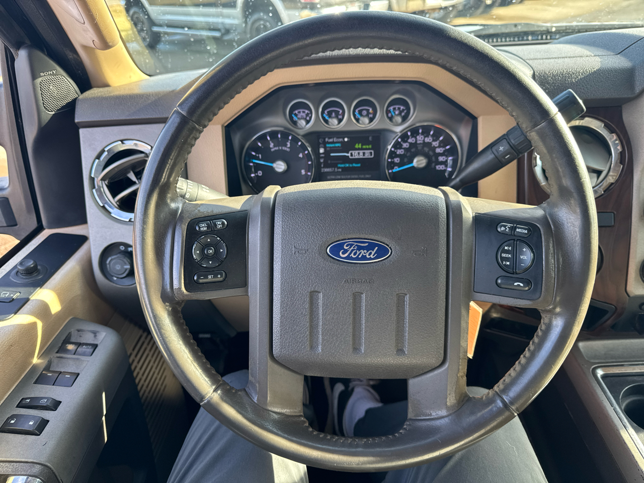 Ford Super Duty F-250 SRW 4WD Crew Cab 156" Lariat 2014