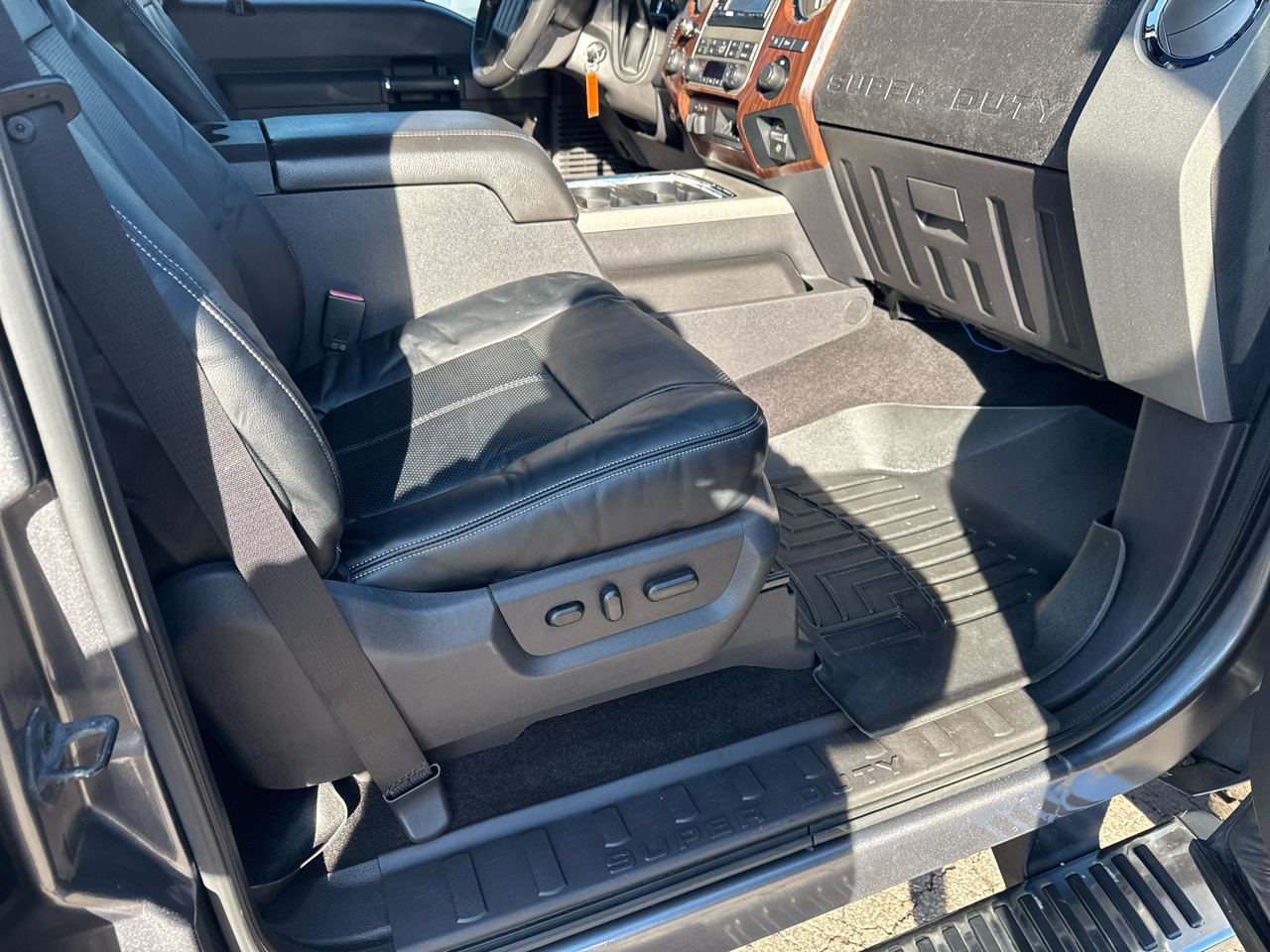 Ford Super Duty F-250 SRW 4WD Crew Cab 156" Lariat 2011