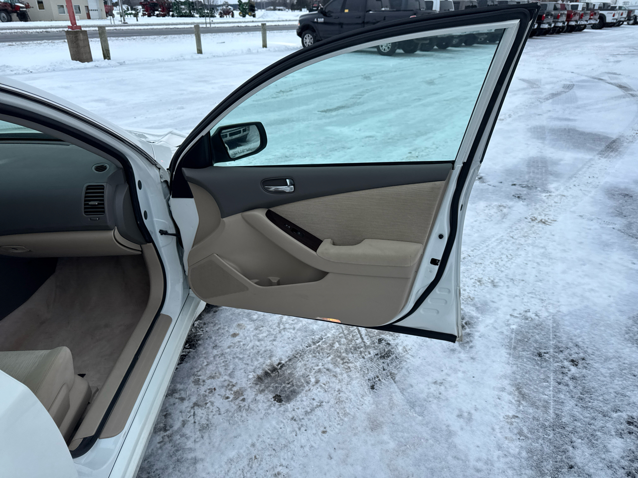 Nissan Altima 4dr Sdn I4 CVT 2.5 S 2012