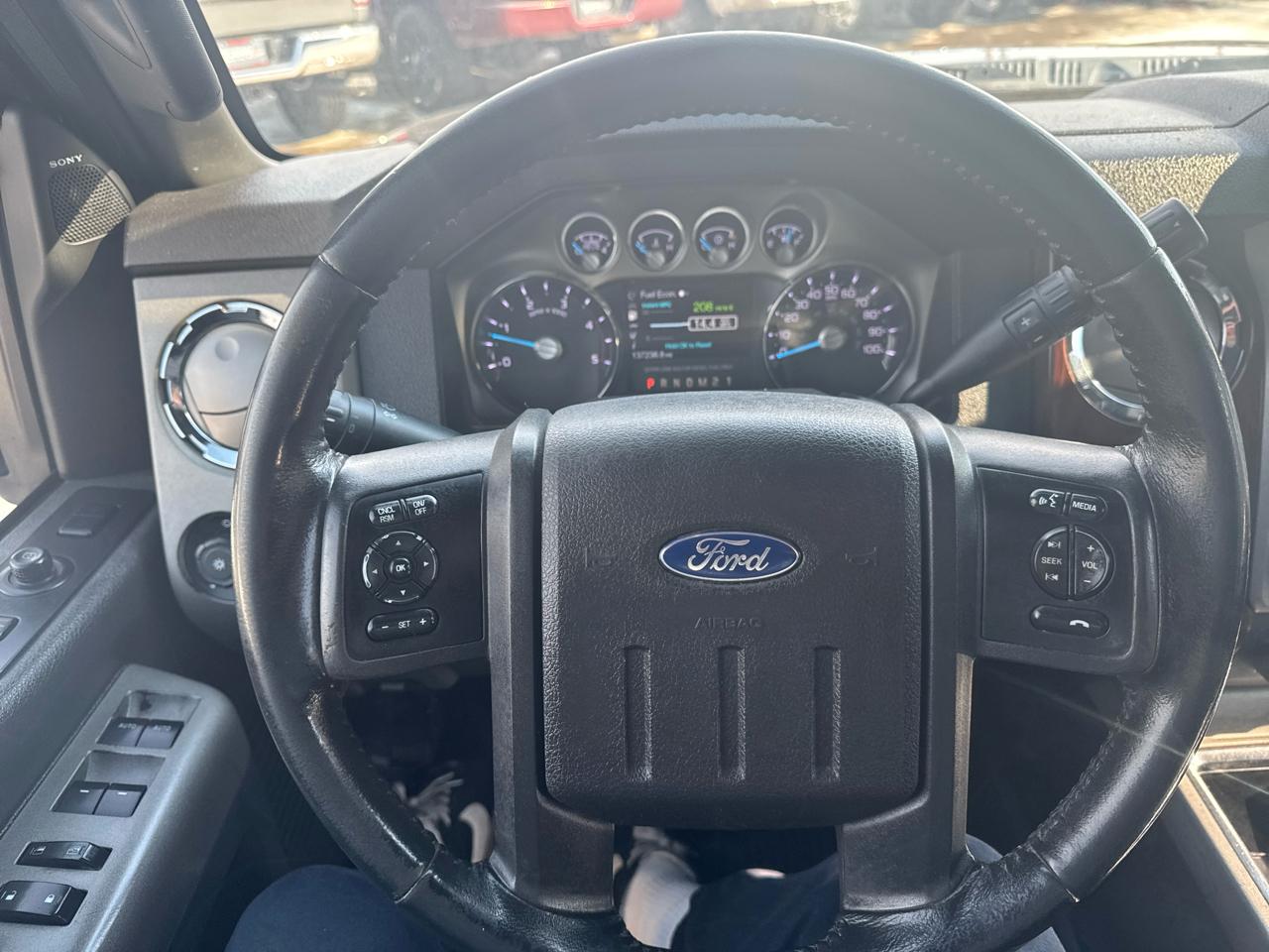 Ford Super Duty F-350 SRW 4WD Crew Cab 156" Lariat 2014