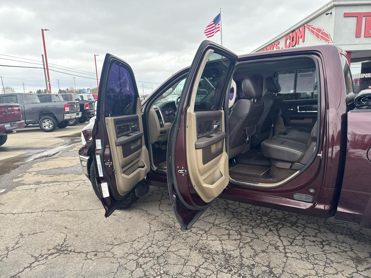 RAM 1500 4WD Crew Cab 140.5" Laramie Longhorn 2012