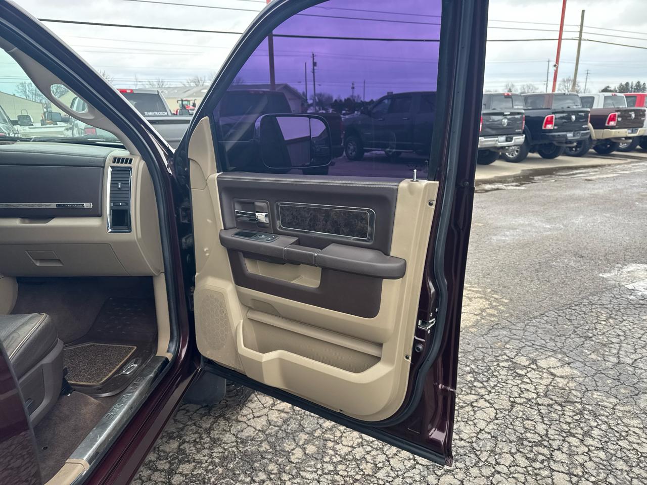 RAM 1500 4WD Crew Cab 140.5" Laramie Longhorn 2012