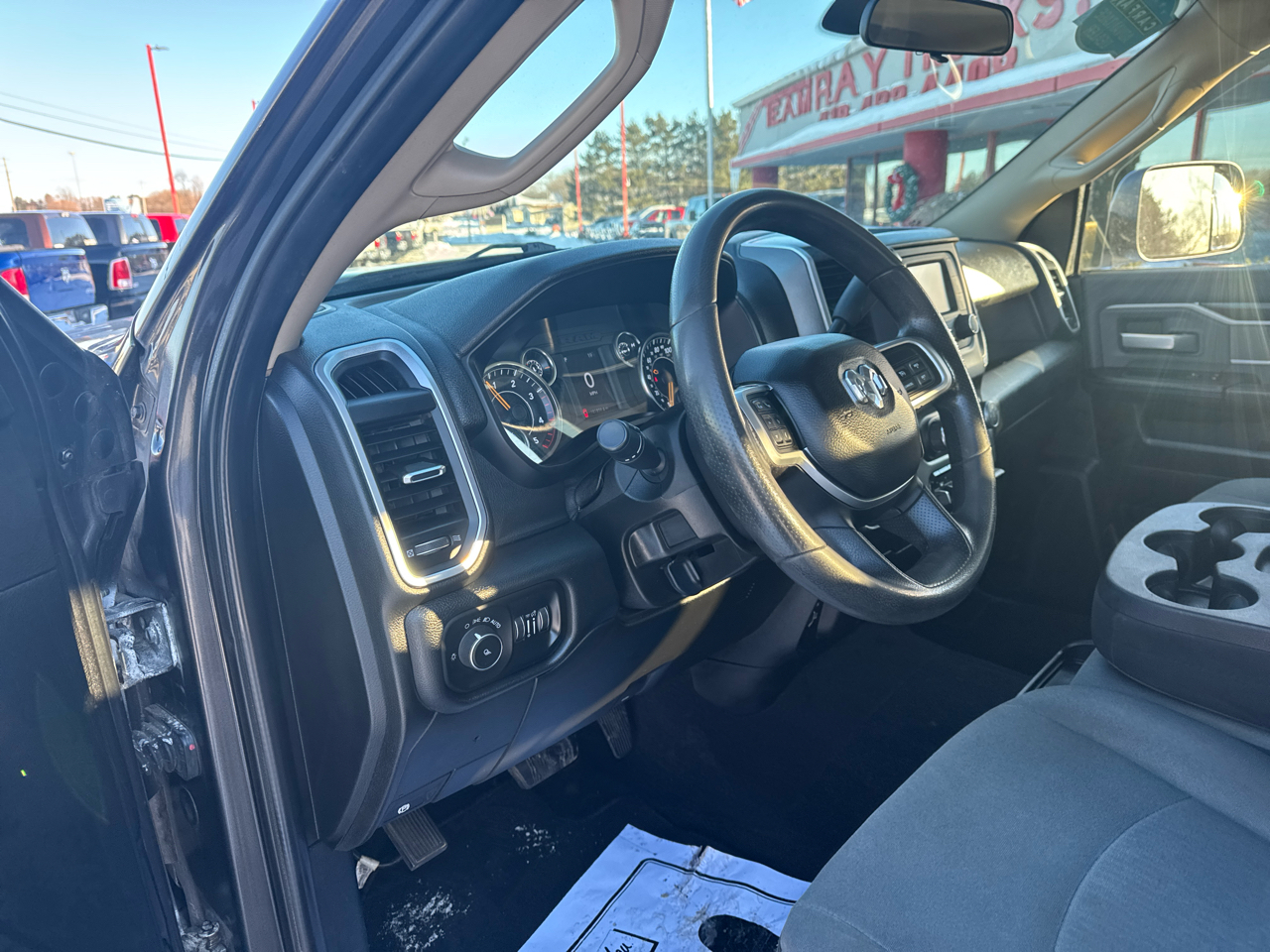 RAM 2500 Big Horn 4x4 Crew Cab 6'4" Box 2019