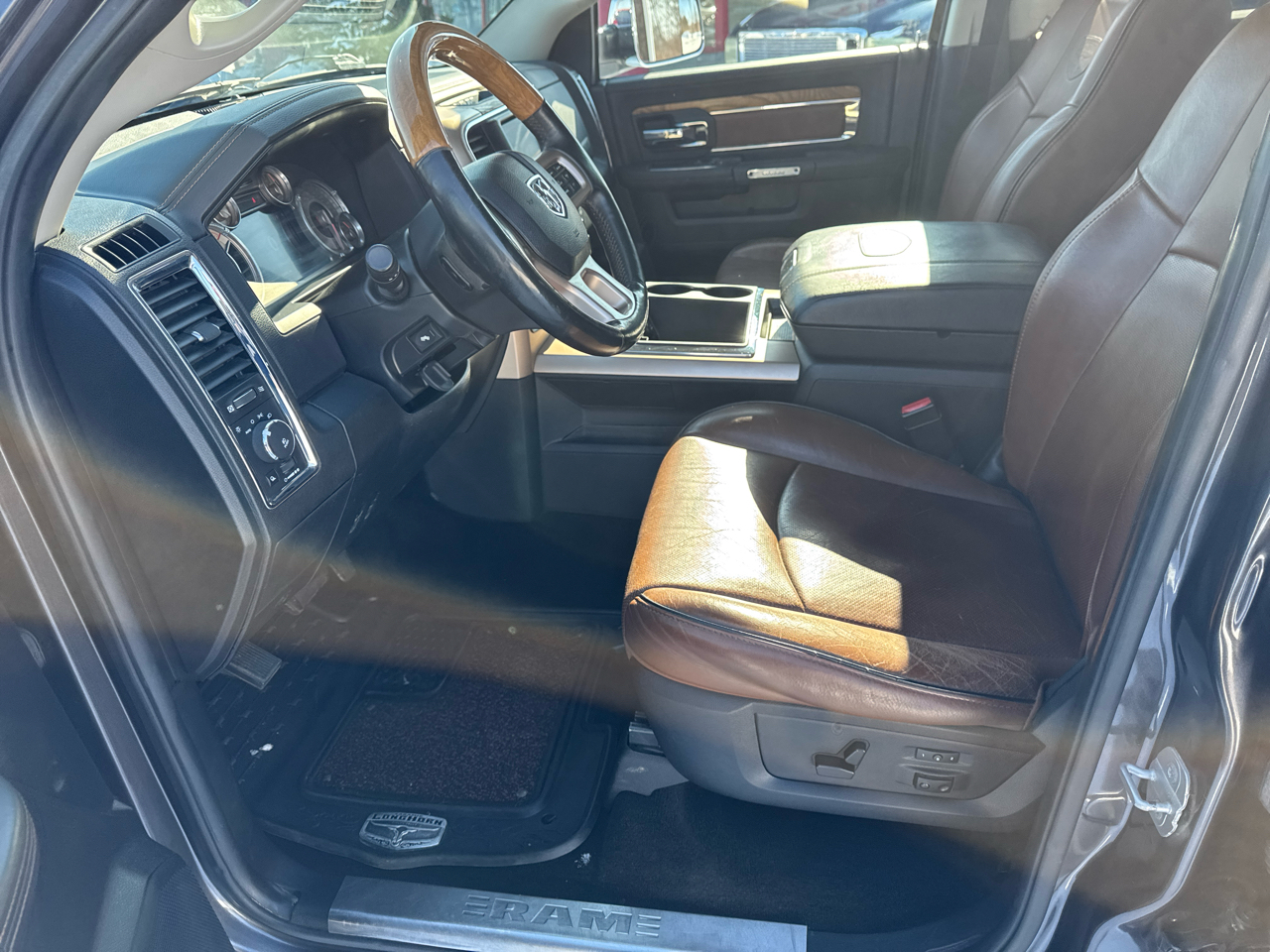 RAM 1500 4WD Crew Cab 140.5" Longhorn 2014