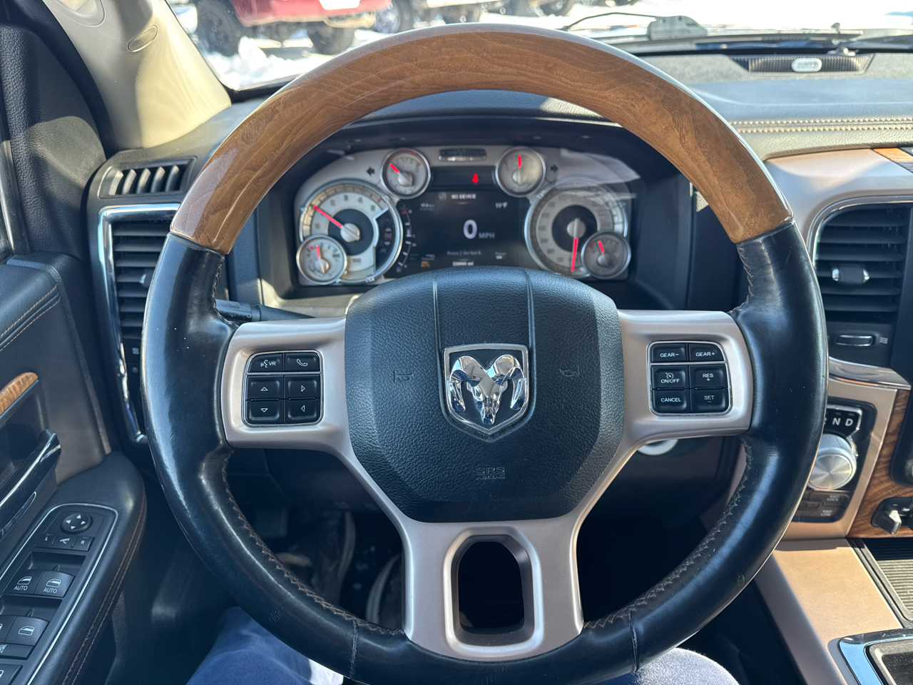 RAM 1500 4WD Crew Cab 140.5" Longhorn 2014