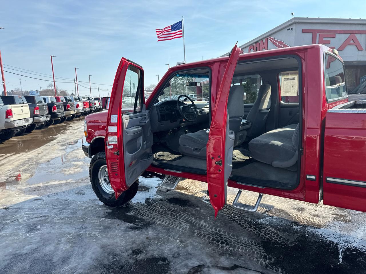 Ford F-350 Crew Cab 4dr 168.4" WB SRW 4WD 1997