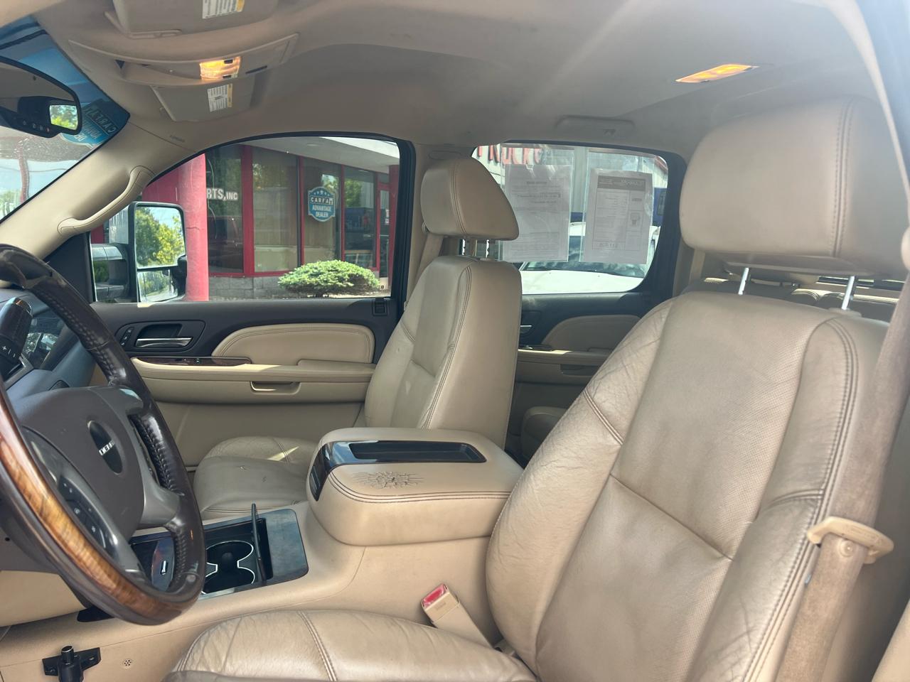 GMC Sierra 1500 4WD Crew Cab 143.5" Denali 2009
