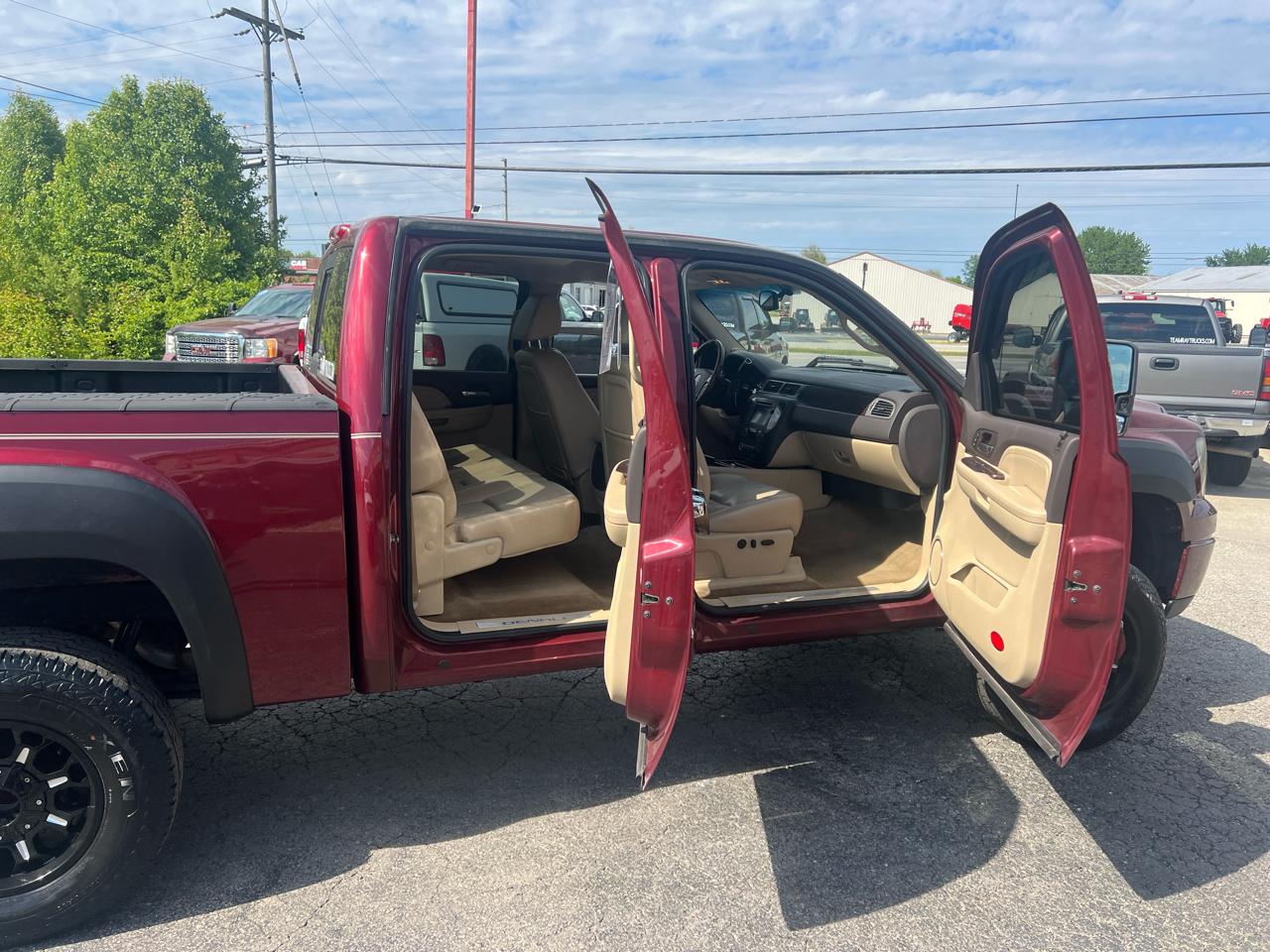 GMC Sierra 1500 4WD Crew Cab 143.5" Denali 2009