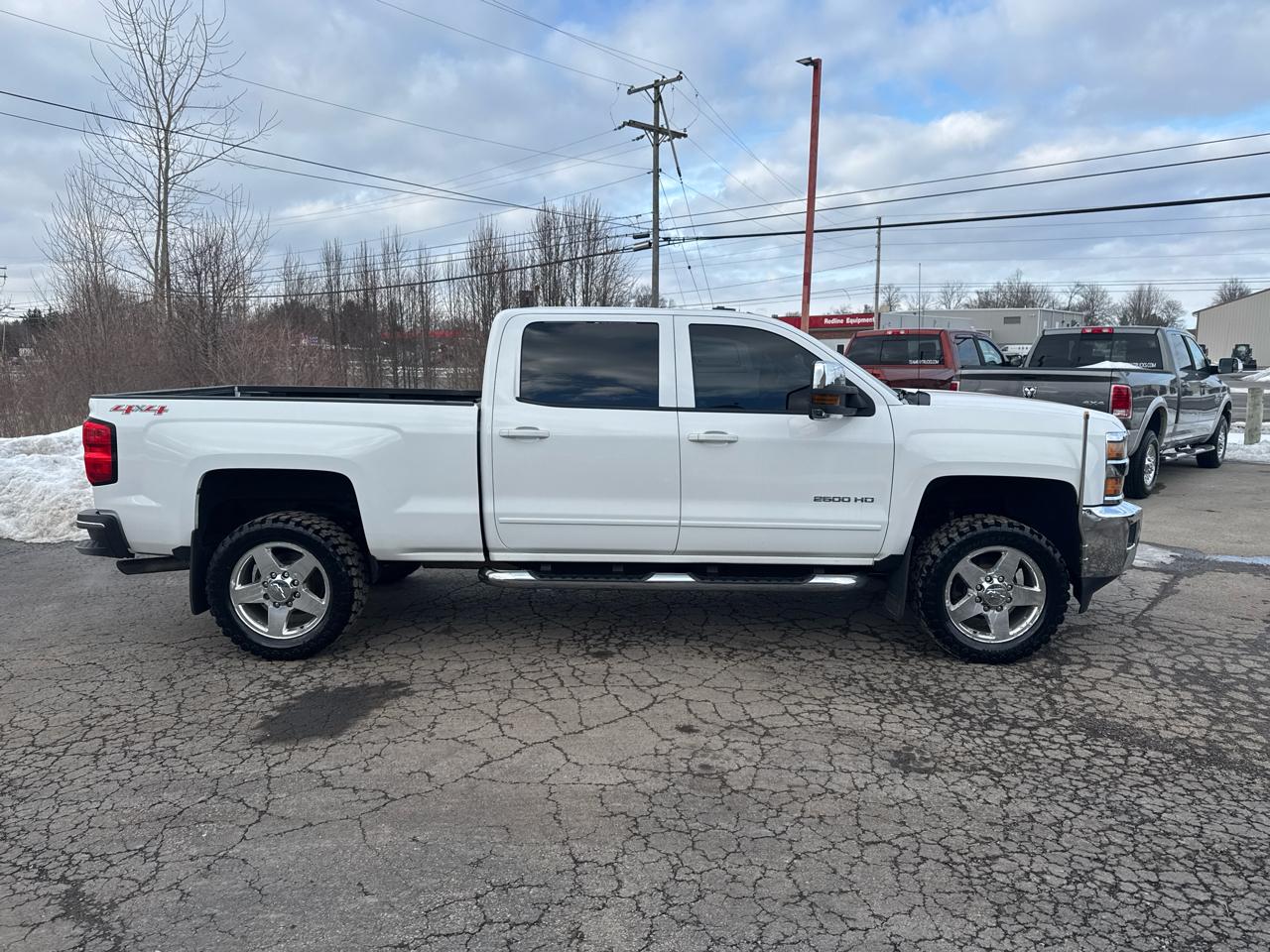 Chevrolet Silverado 2500HD Built After Aug 14 4WD Crew Cab 153.7" LT 2015