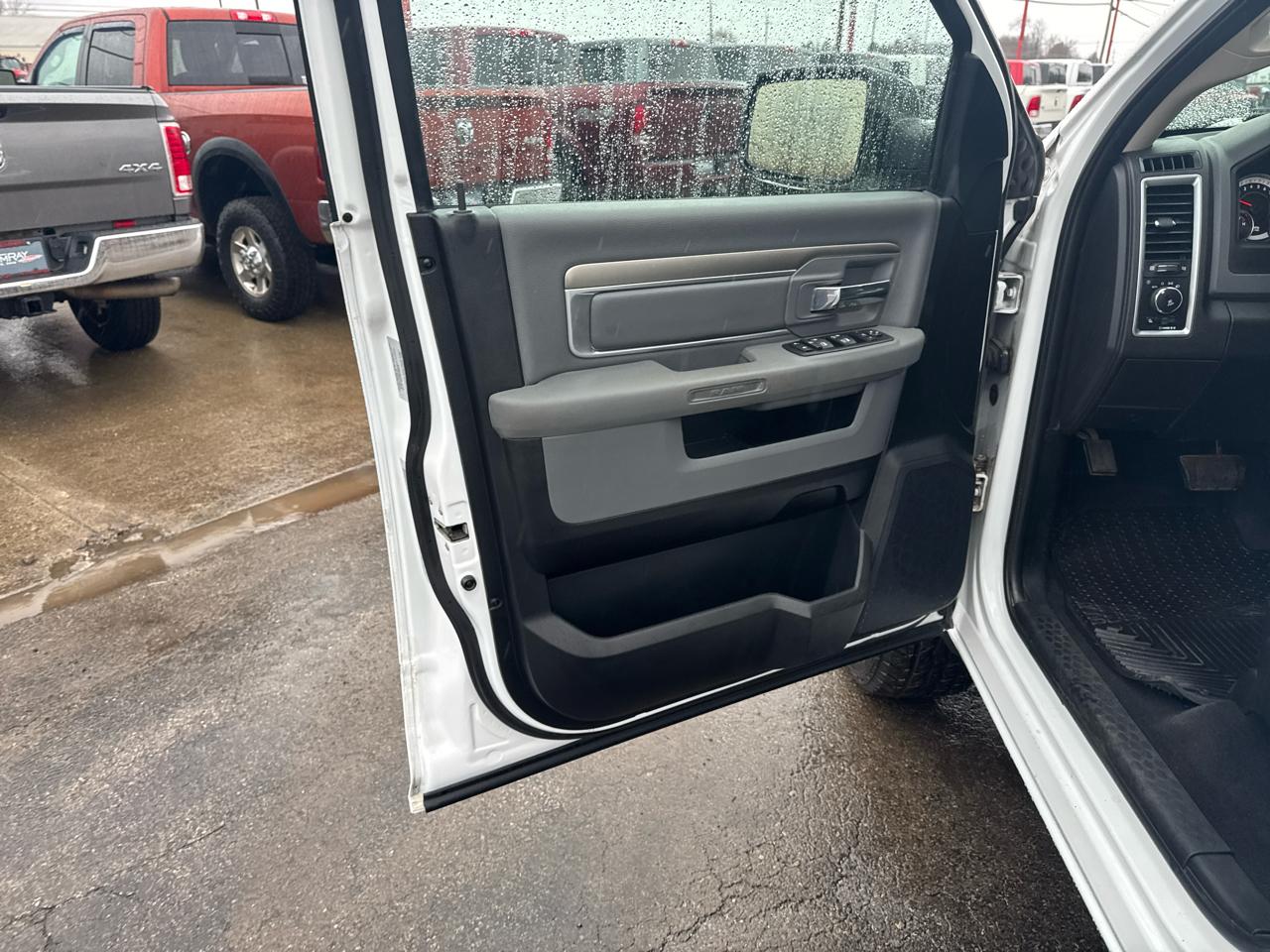 RAM 1500 Big Horn 4x4 Quad Cab 6'4" Box 2017