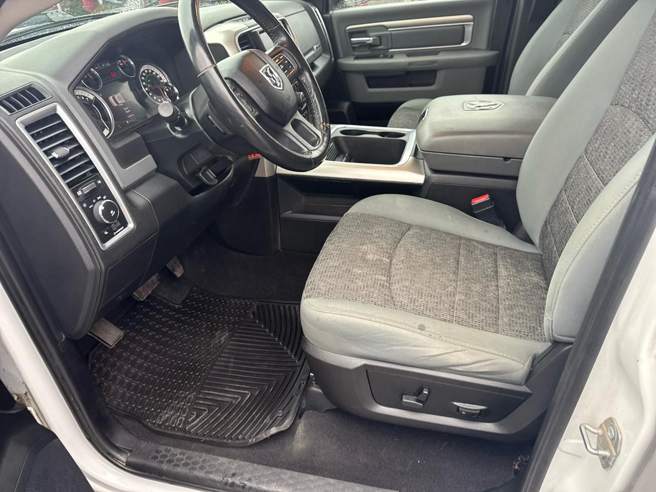 RAM 1500 Big Horn 4x4 Quad Cab 6'4" Box 2017