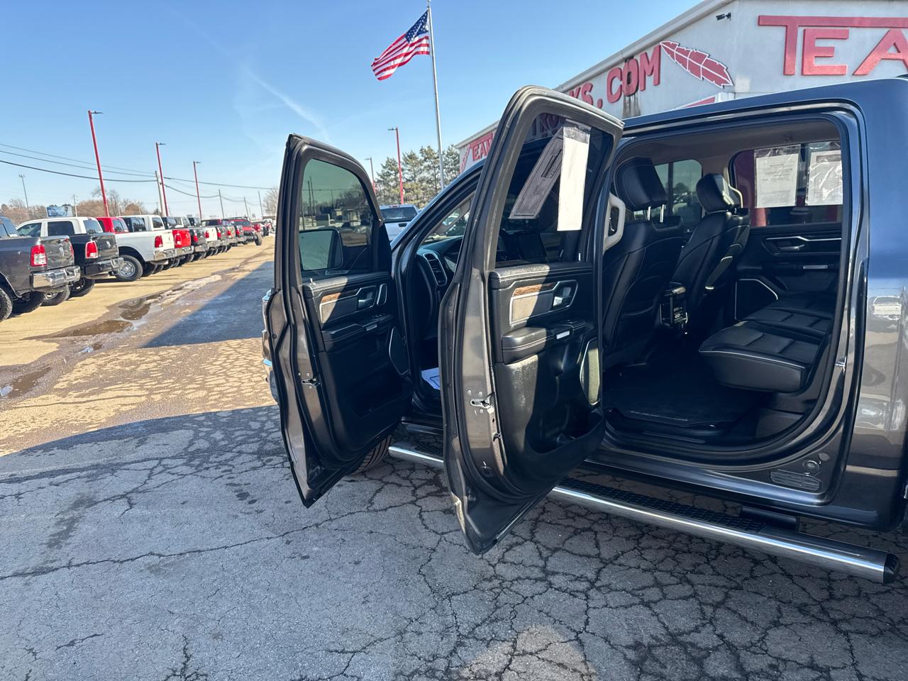 RAM 1500 Laramie 4x4 Crew Cab 5'7" Box 2019