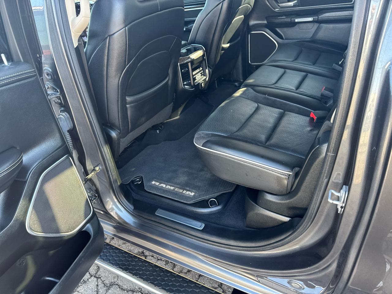 RAM 1500 Laramie 4x4 Crew Cab 5'7" Box 2019