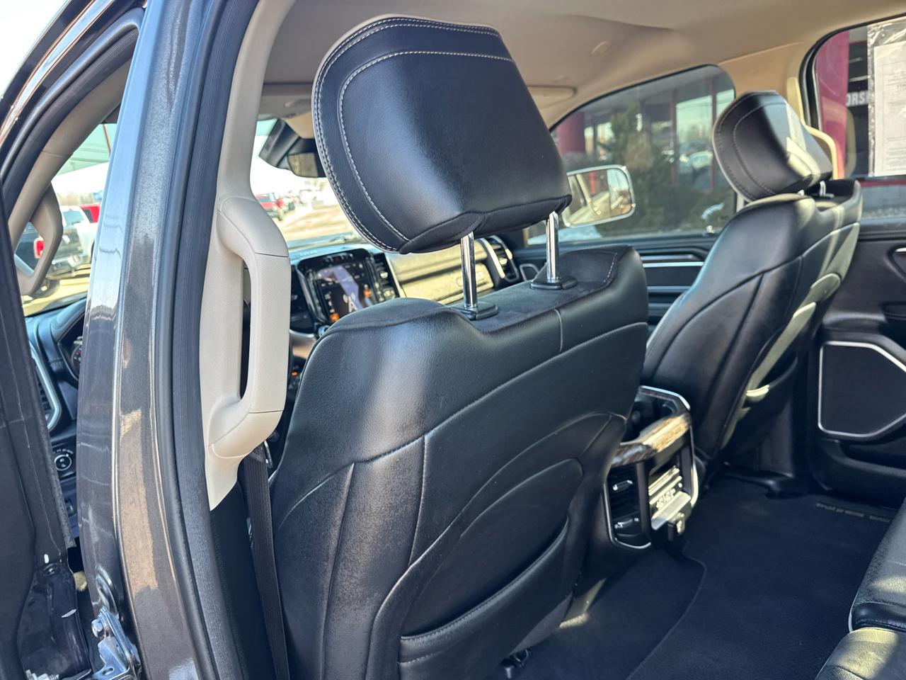 RAM 1500 Laramie 4x4 Crew Cab 5'7" Box 2019