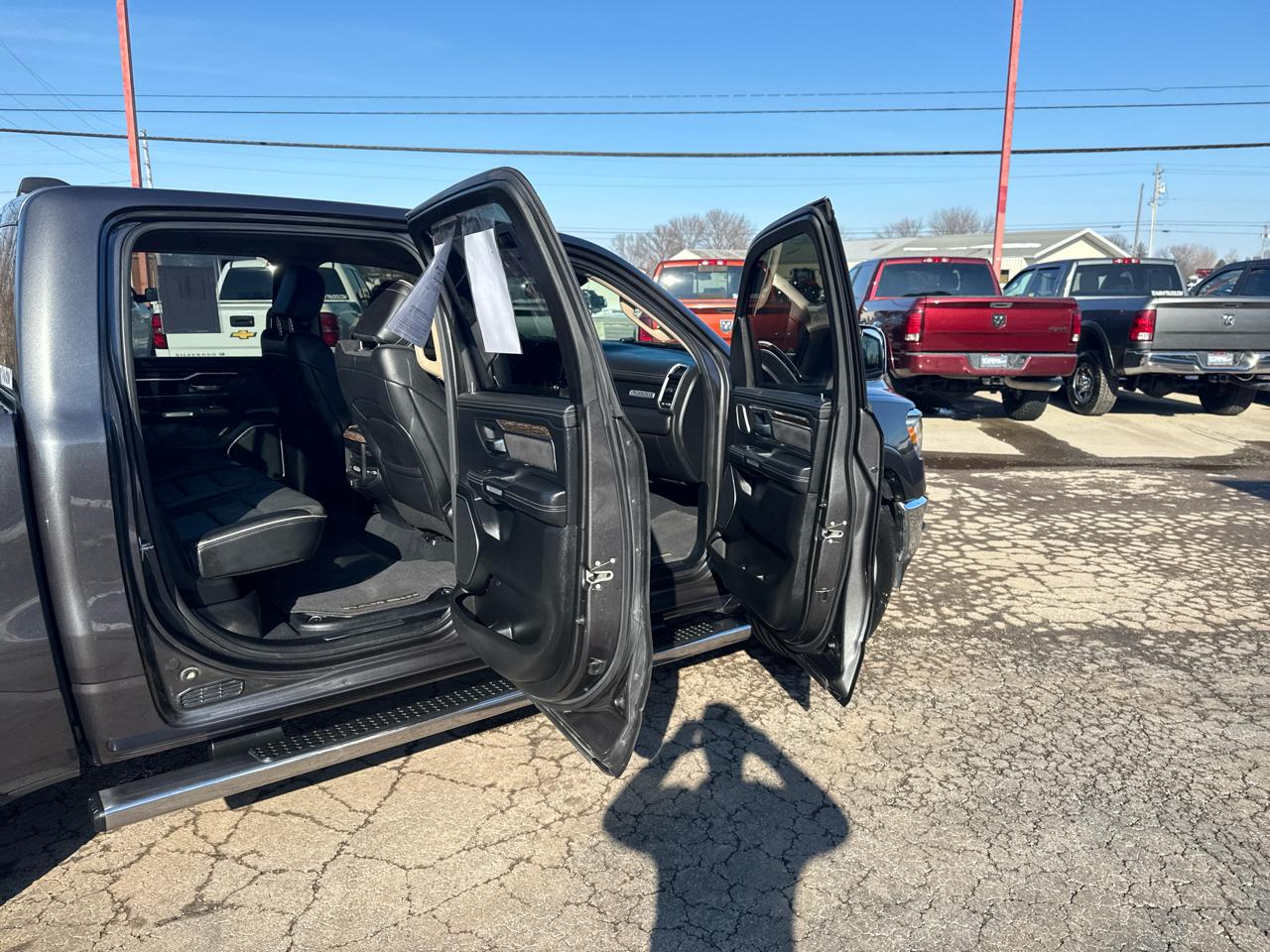 RAM 1500 Laramie 4x4 Crew Cab 5'7" Box 2019