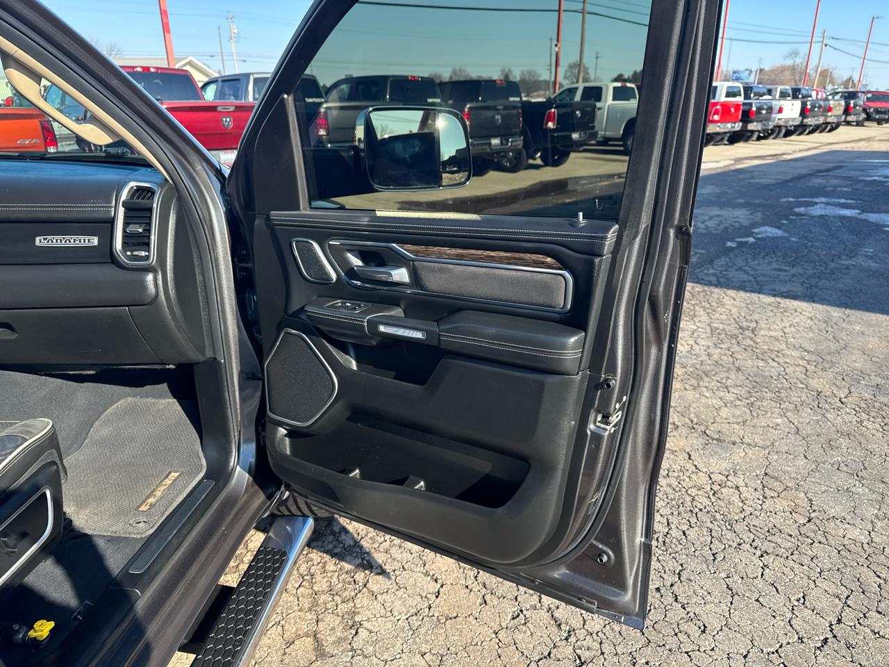 RAM 1500 Laramie 4x4 Crew Cab 5'7" Box 2019