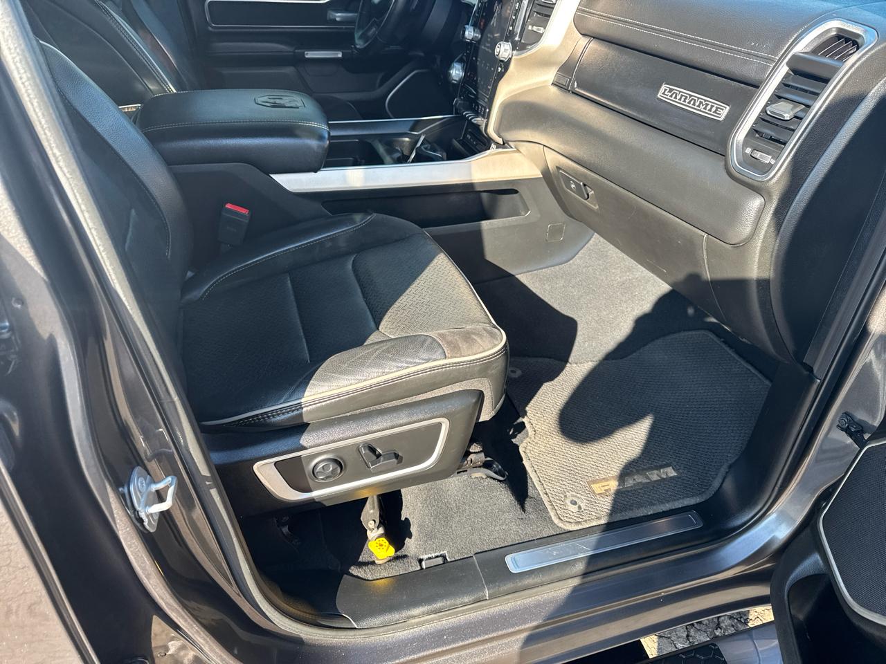 RAM 1500 Laramie 4x4 Crew Cab 5'7" Box 2019