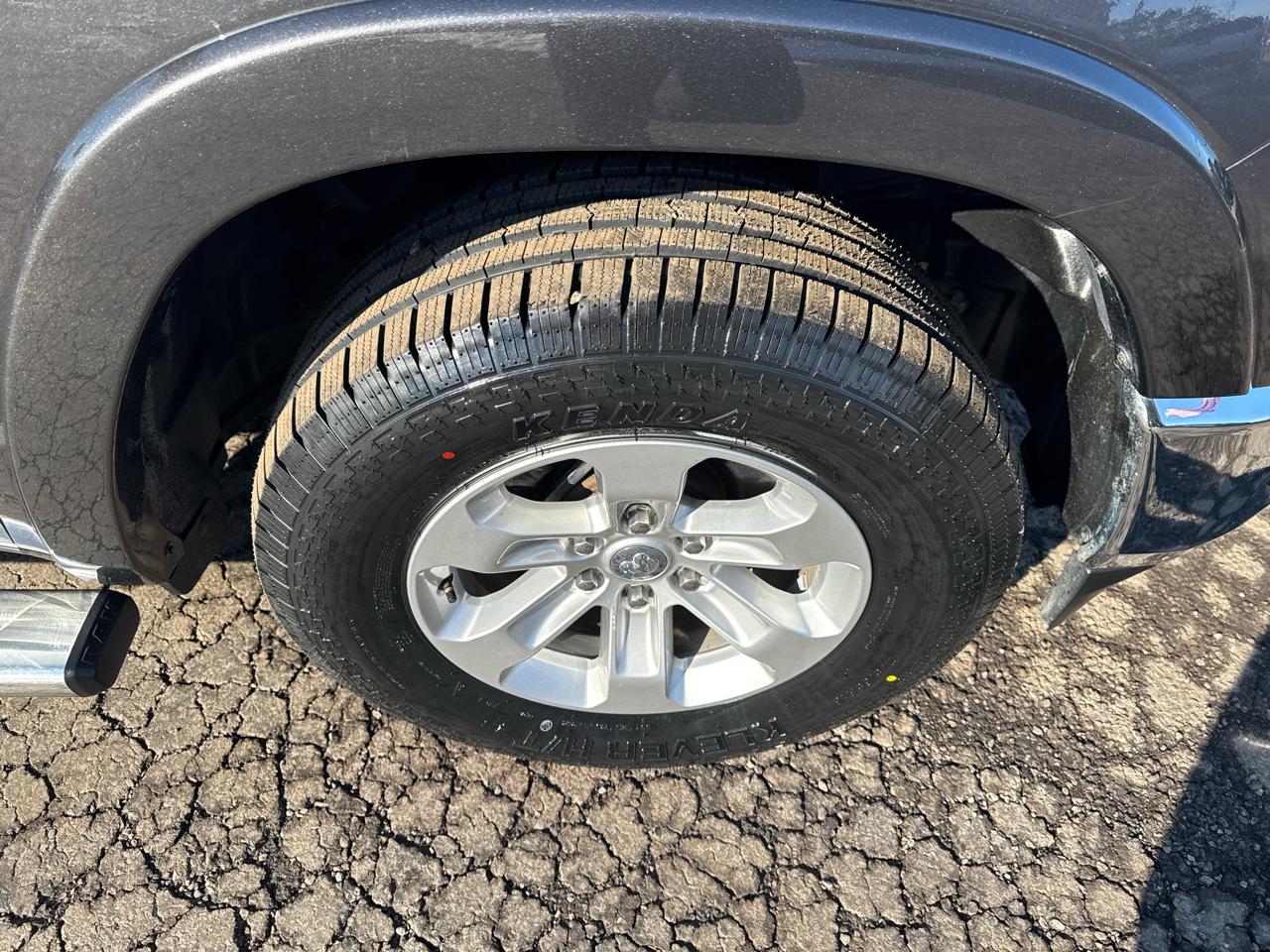 RAM 1500 Laramie 4x4 Crew Cab 5'7" Box 2019