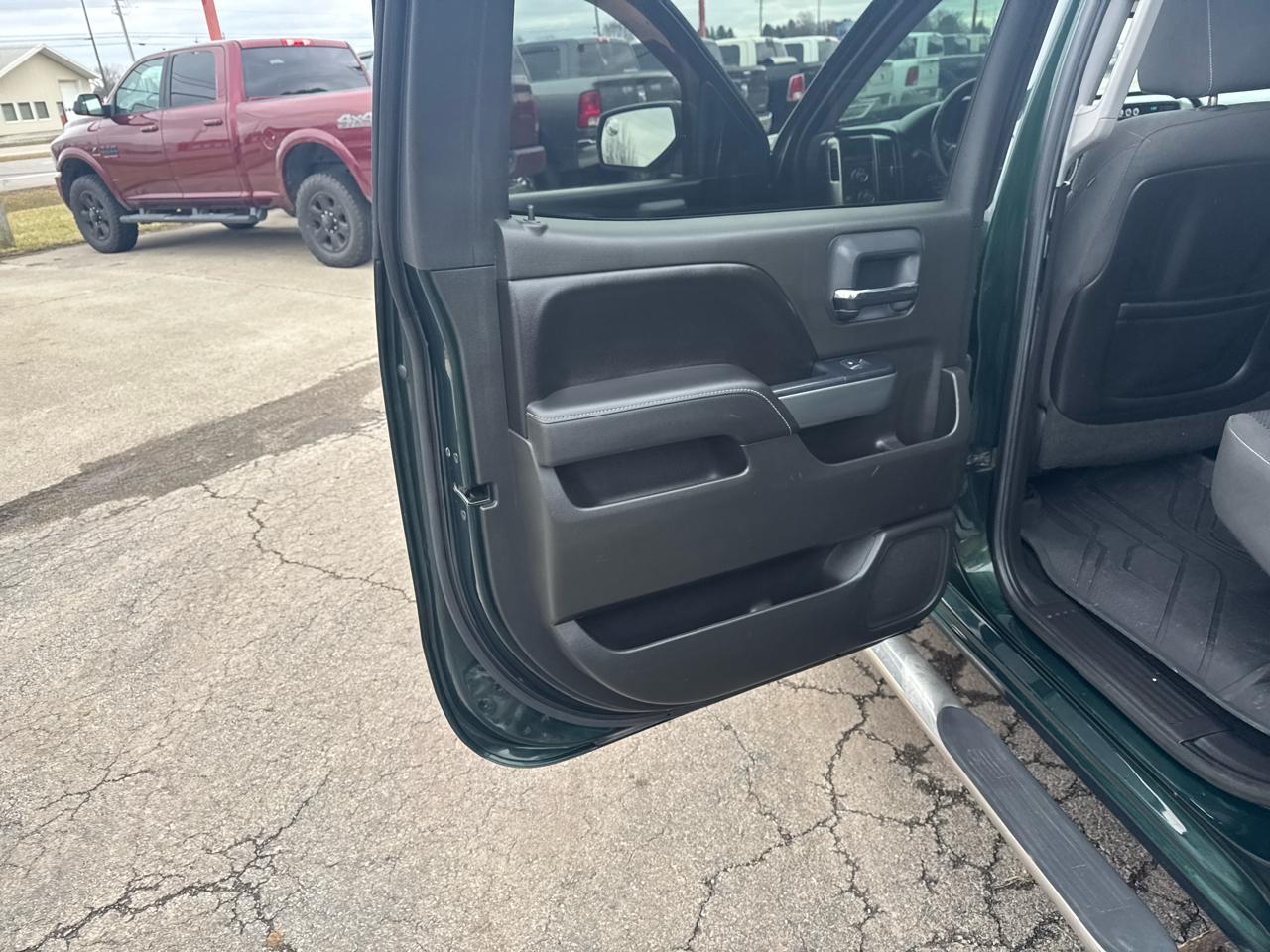 Chevrolet Silverado 1500 4WD Crew Cab 143.5" LT w/1LT 2015