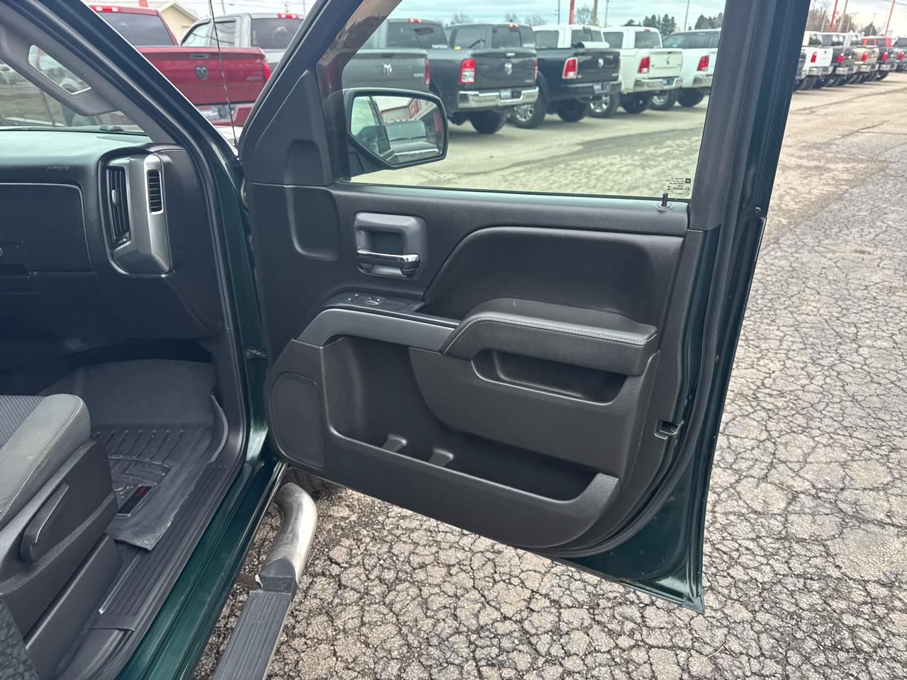 Chevrolet Silverado 1500 4WD Crew Cab 143.5" LT w/1LT 2015