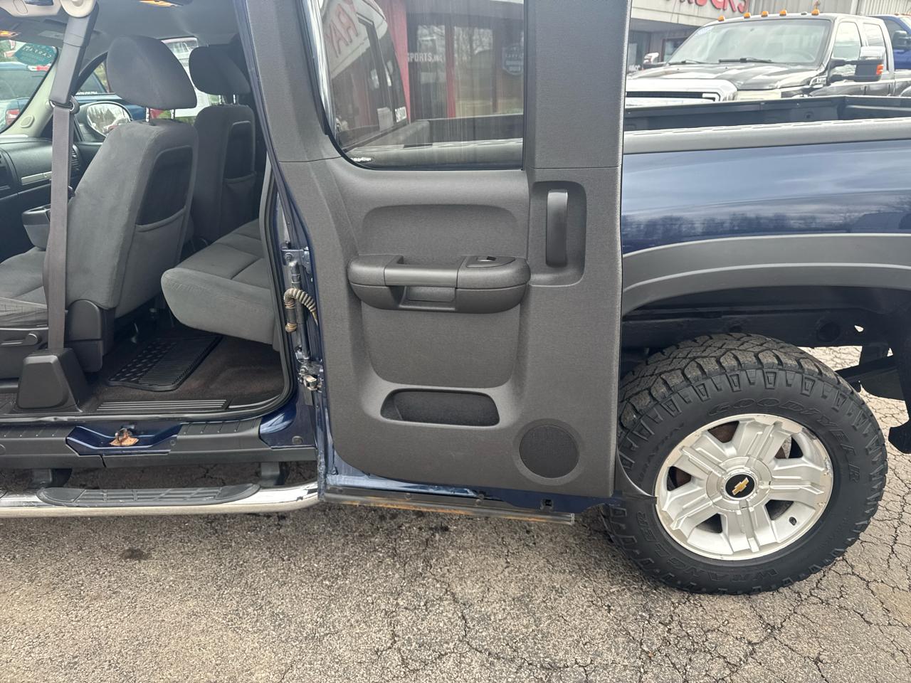 Chevrolet Silverado 1500 4WD Ext Cab 143.5" LT 2009