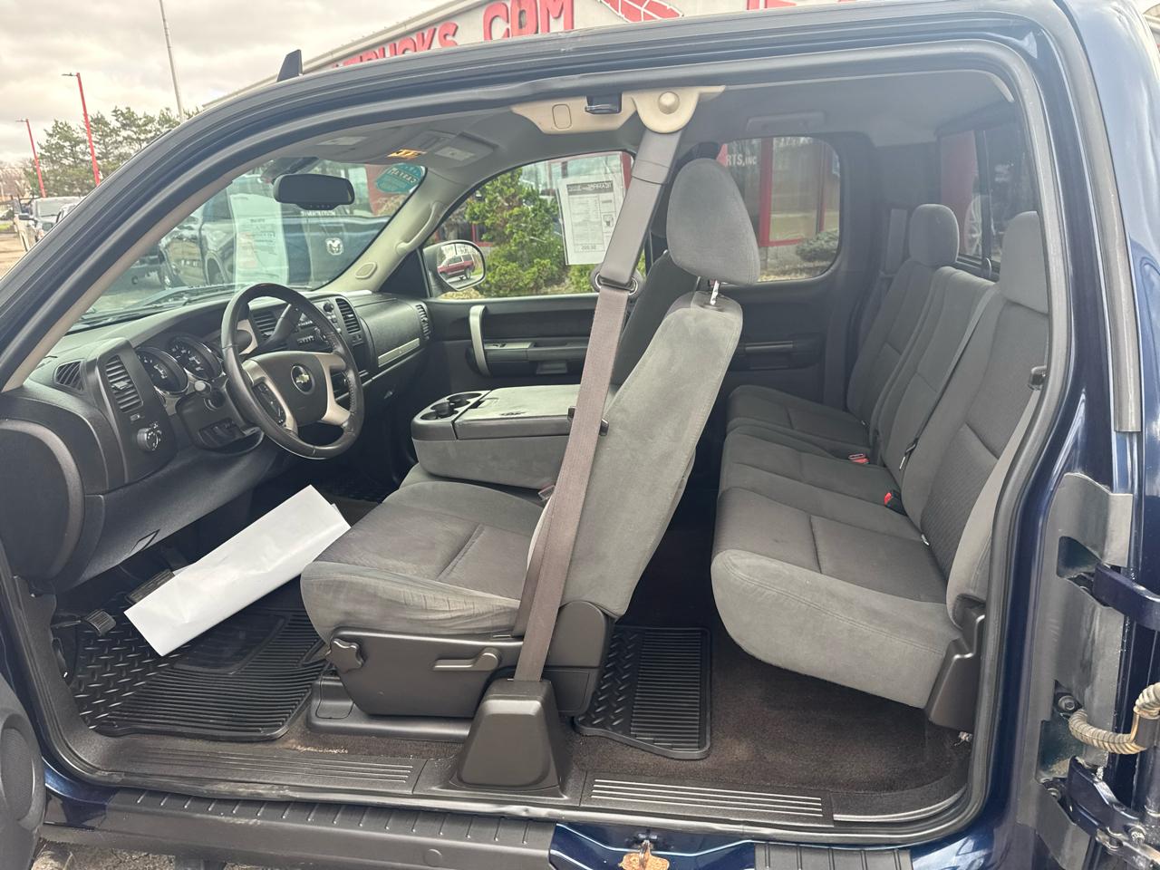Chevrolet Silverado 1500 4WD Ext Cab 143.5" LT 2009
