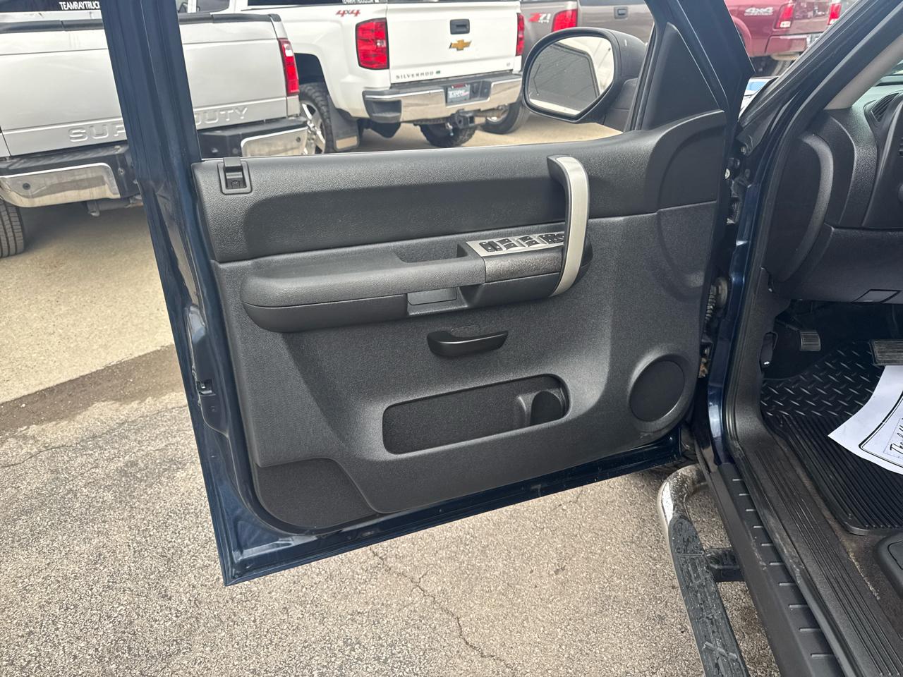 Chevrolet Silverado 1500 4WD Ext Cab 143.5" LT 2009