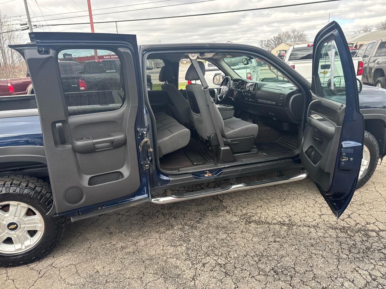 Chevrolet Silverado 1500 4WD Ext Cab 143.5" LT 2009