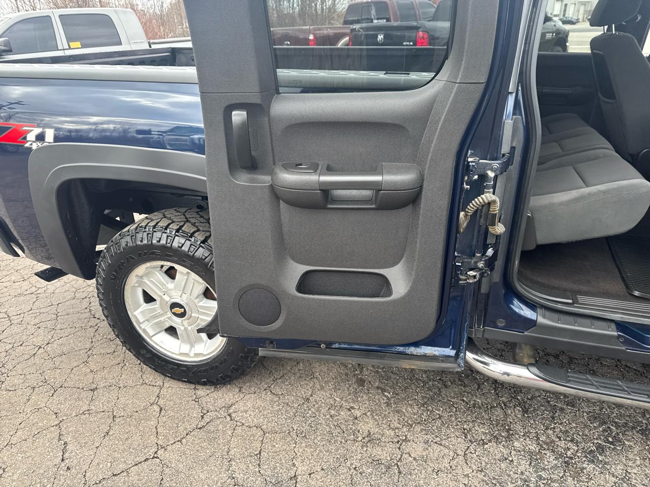 Chevrolet Silverado 1500 4WD Ext Cab 143.5" LT 2009