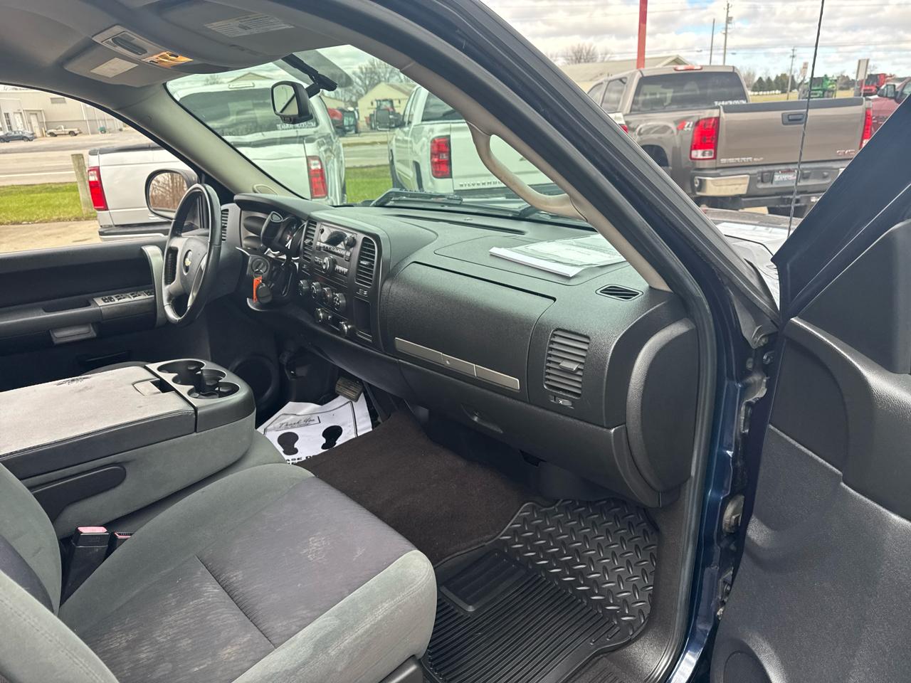 Chevrolet Silverado 1500 4WD Ext Cab 143.5" LT 2009