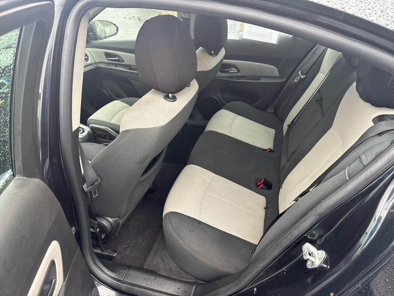 Chevrolet Cruze 4dr Sdn LS 2011