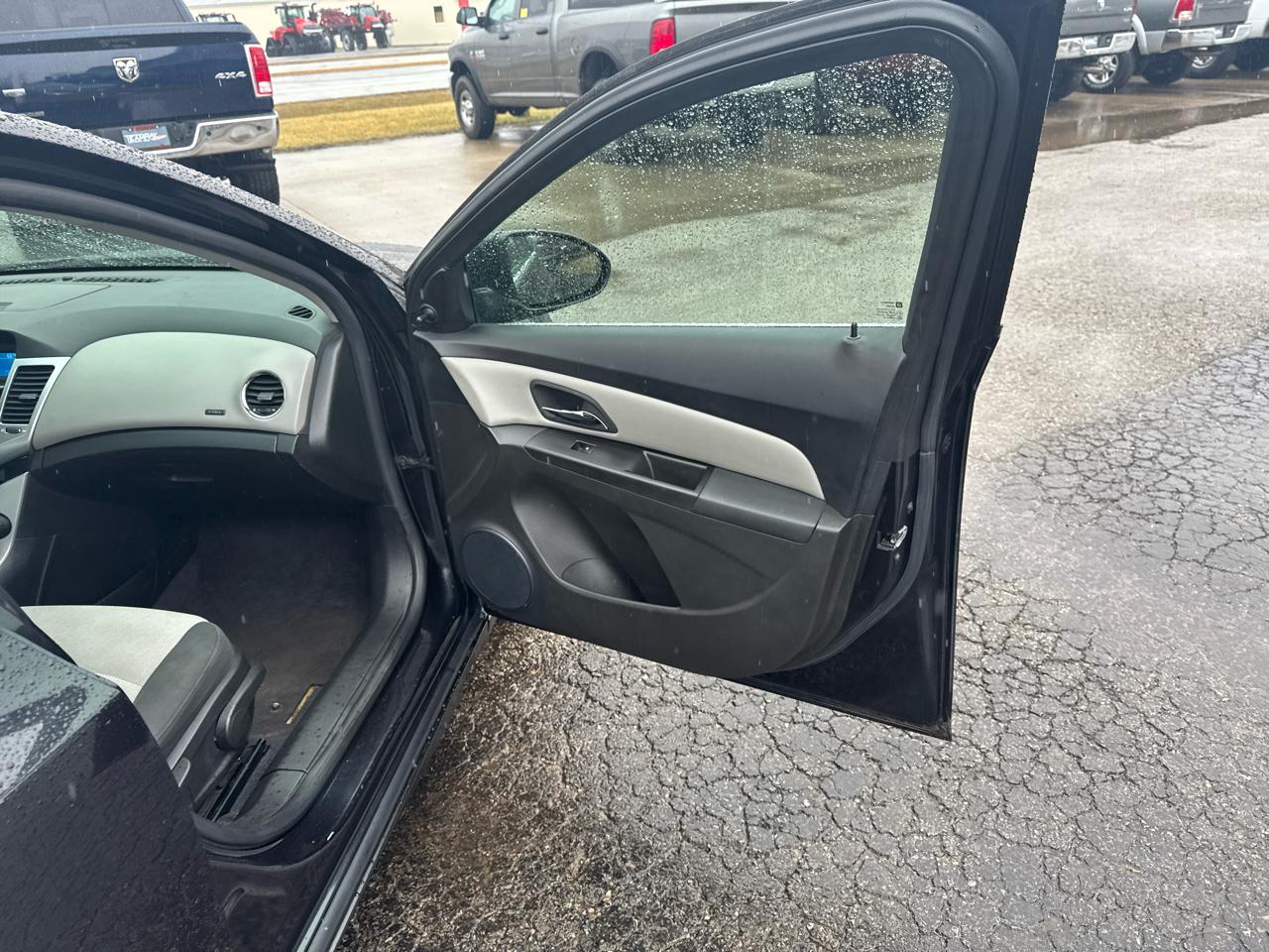 Chevrolet Cruze 4dr Sdn LS 2011