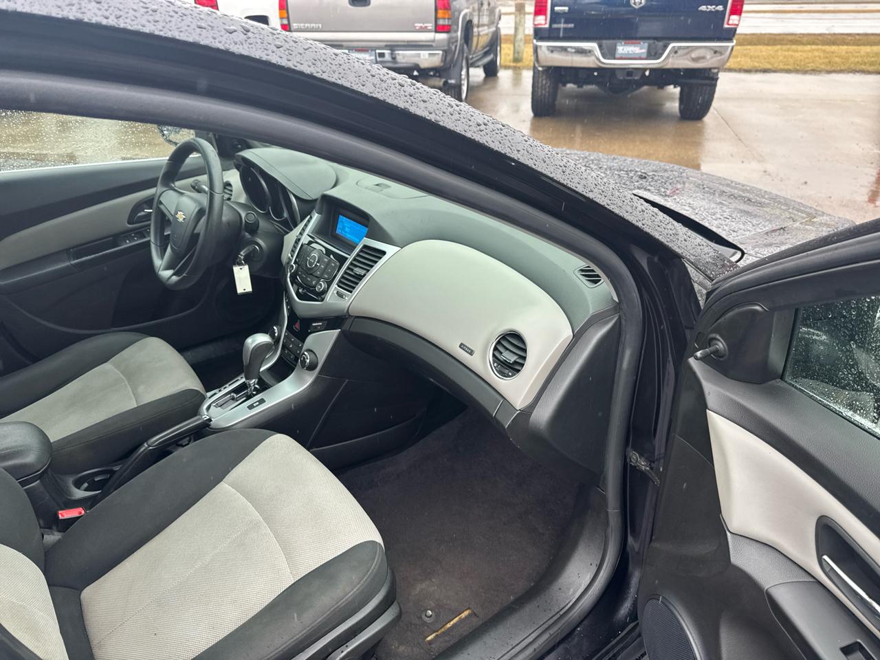 Chevrolet Cruze 4dr Sdn LS 2011