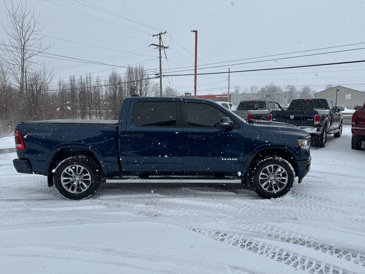 RAM 1500 Laramie 4x4 Crew Cab 5'7" Box 2021